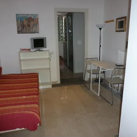 Domus Amelia Guest house 2*